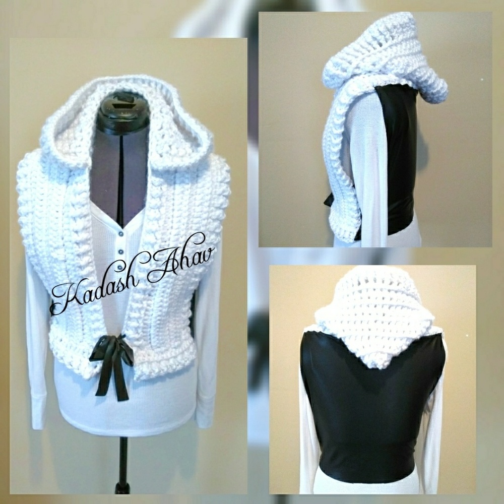 Crochet hooded vest with Fingerlessgloves.